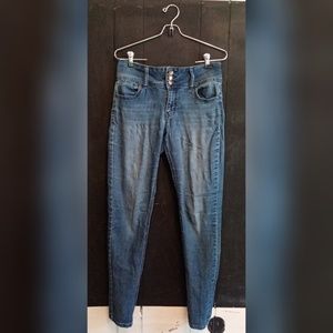 D. Jeans high Waisted jeans